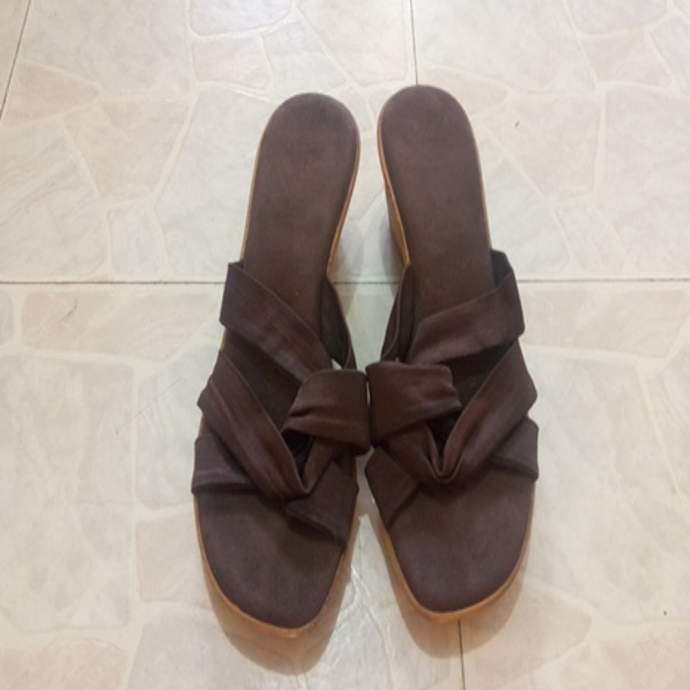 Brown heel sandals